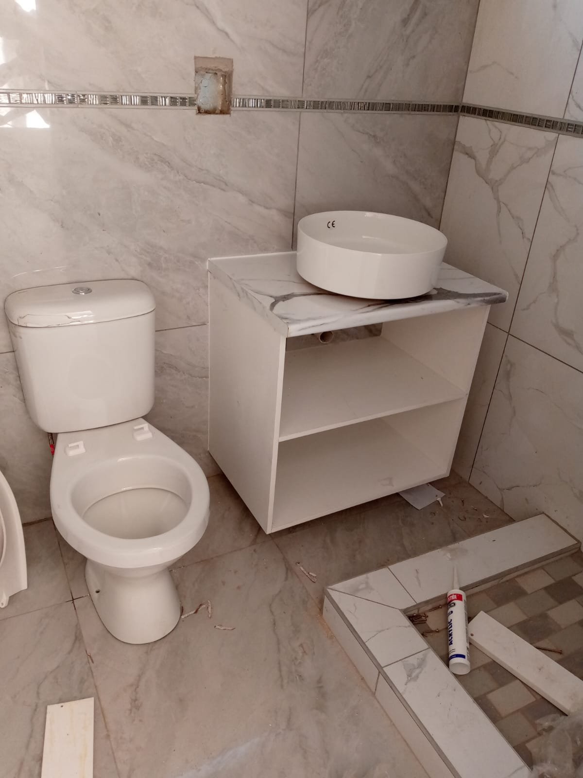 Marble-look bathroom tiling Pretoria